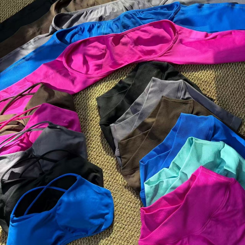 Completo Sportivo da Donna ad  - Yoga Fitness Outfit recensione e prezzo